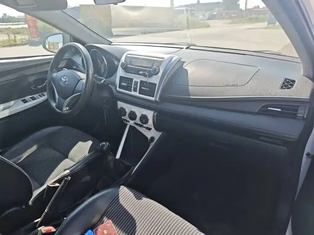 Toyota Yaris L — миниатюра 4