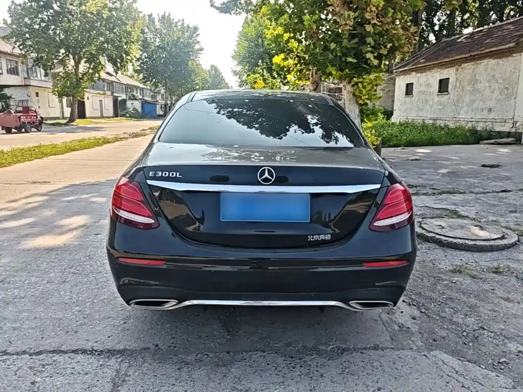 Mercedes-Benz E-Class — миниатюра 6