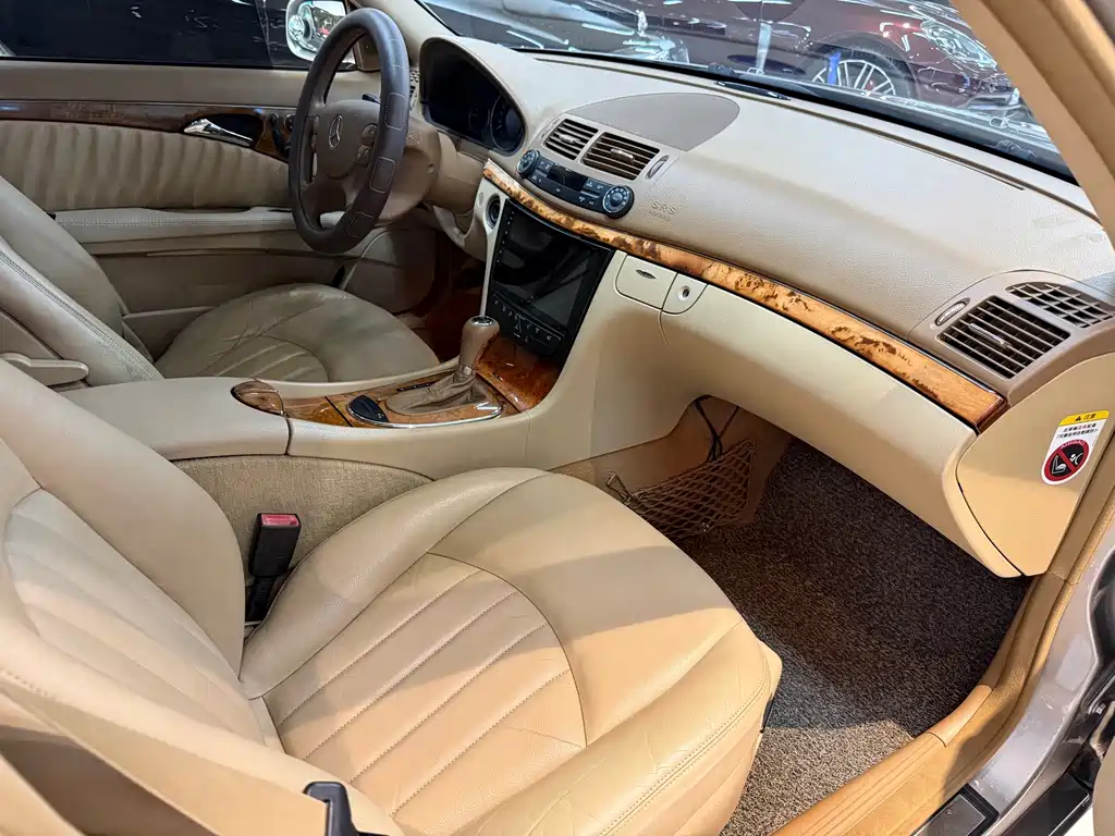 Mercedes-Benz E-Class — миниатюра 16