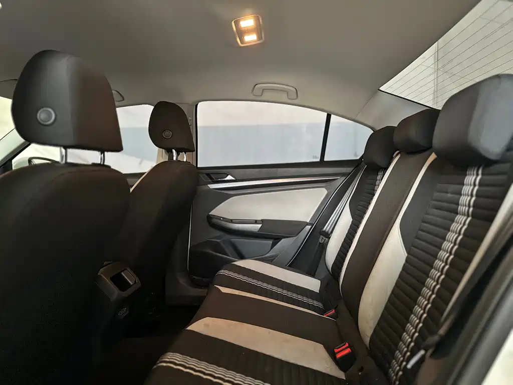 Volkswagen Bora — миниатюра 8
