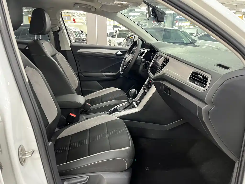 VOLKSWAGEN T ROC EXPLORING SONGS