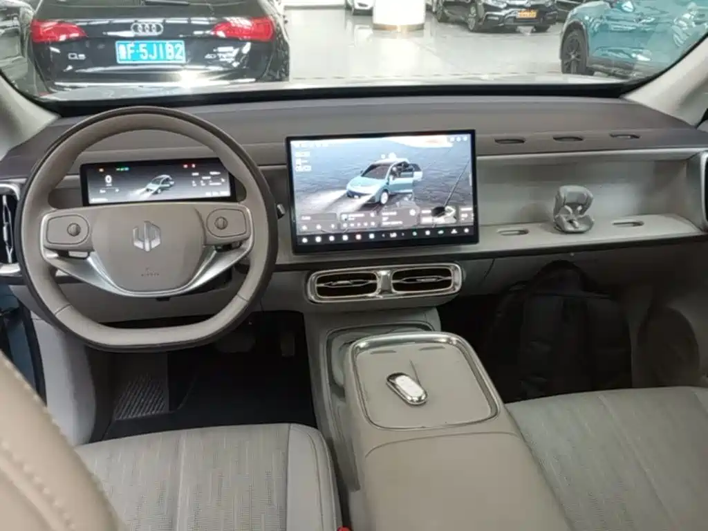 Leapmotor Leapmotor B10 — миниатюра 10