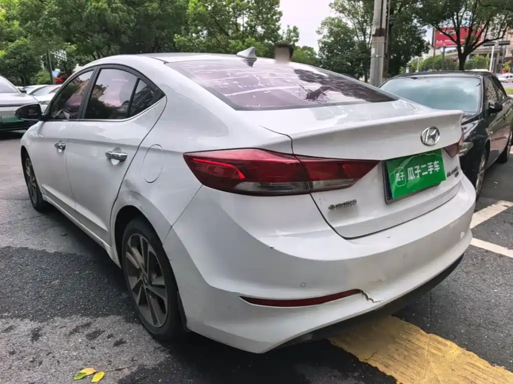Hyundai Elantra — миниатюра 5