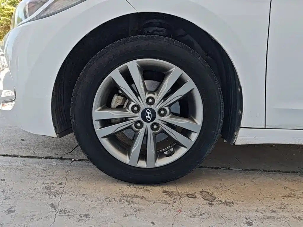 Hyundai Elantra — миниатюра 23