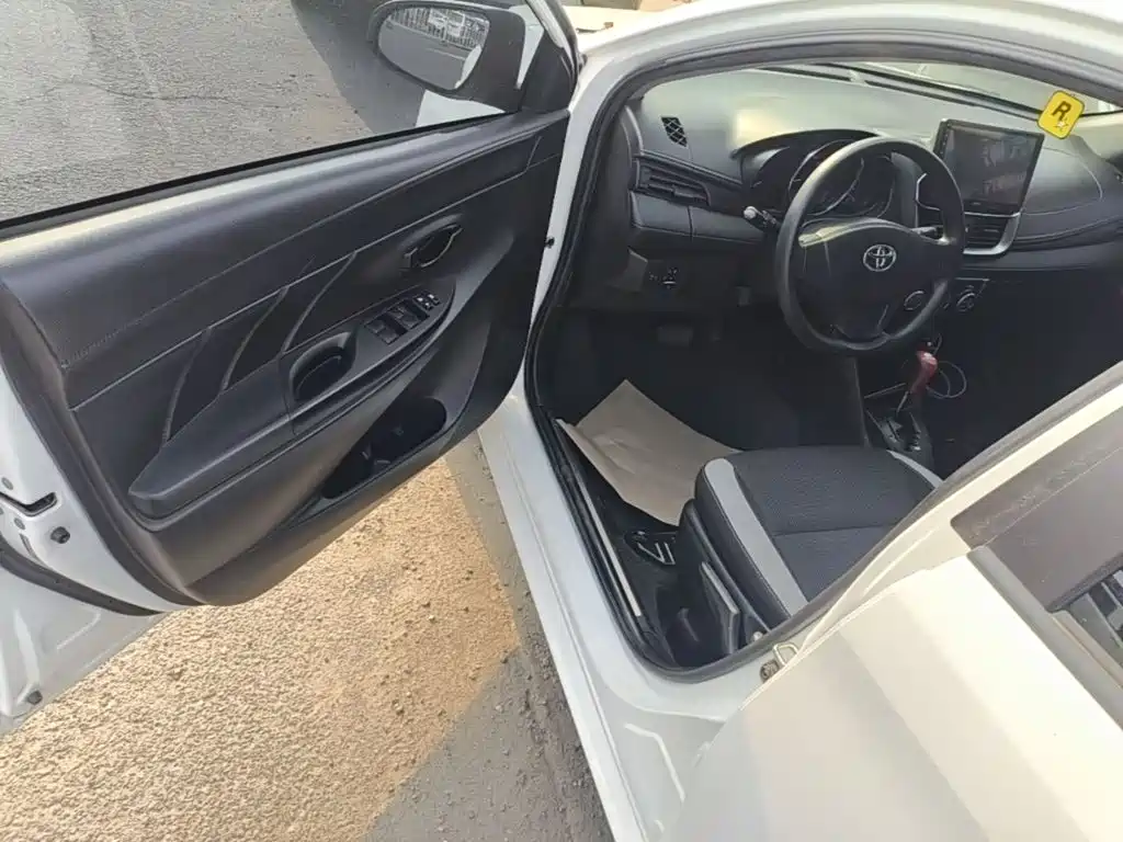 Toyota Yaris L — миниатюра 16