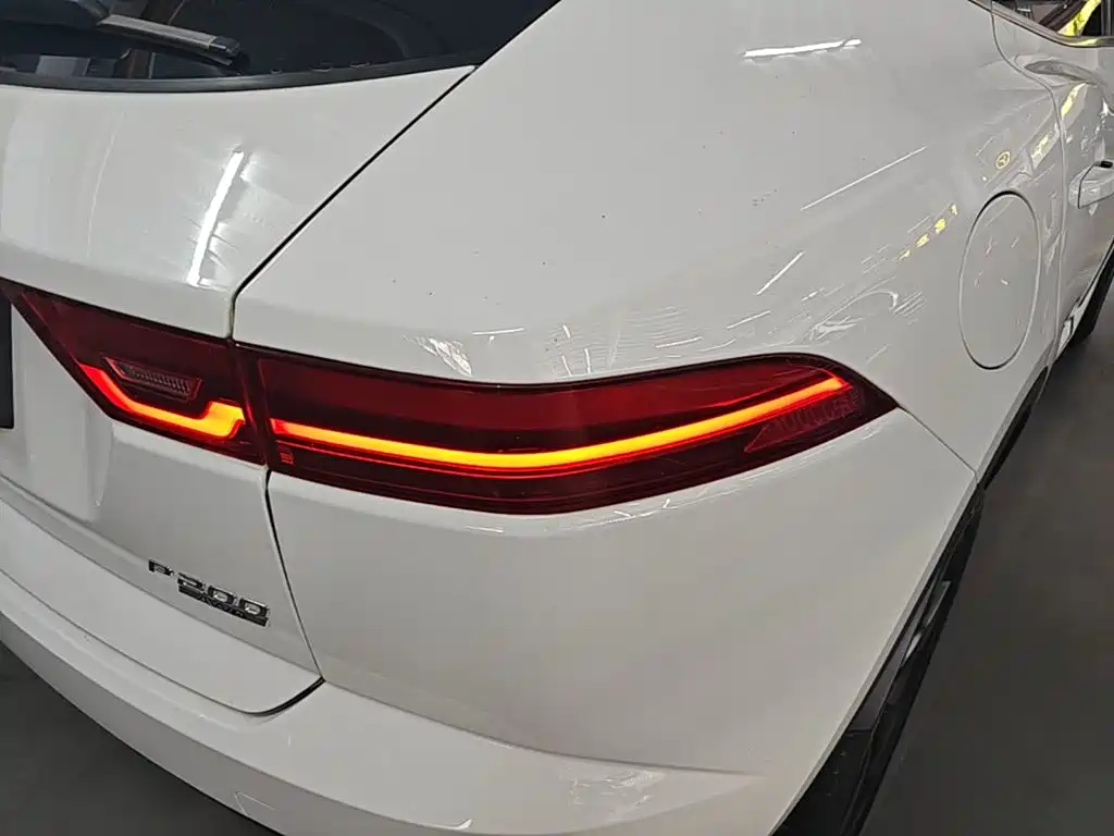 Jaguar E-PACE — миниатюра 8