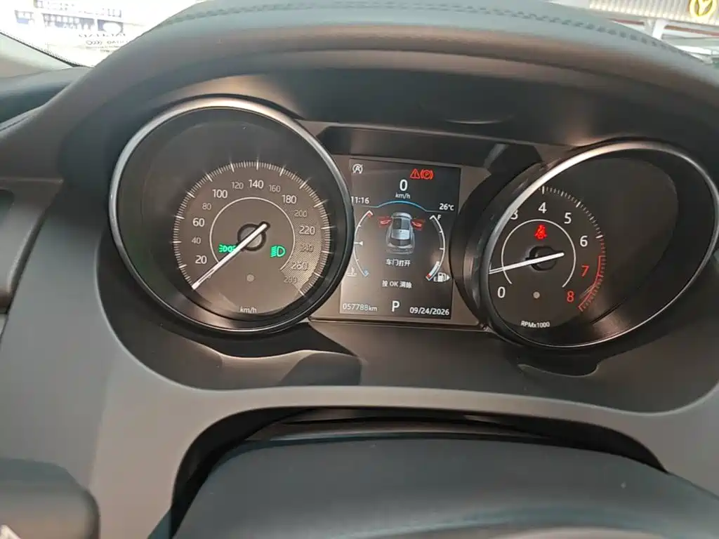 Jaguar E-PACE — миниатюра 12