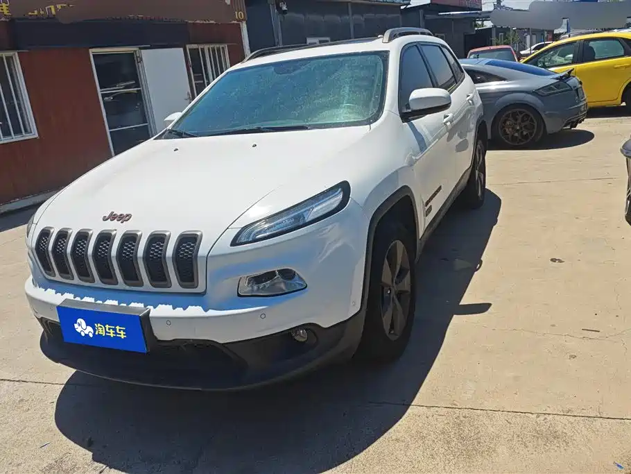 Купить Jeep Cherokee