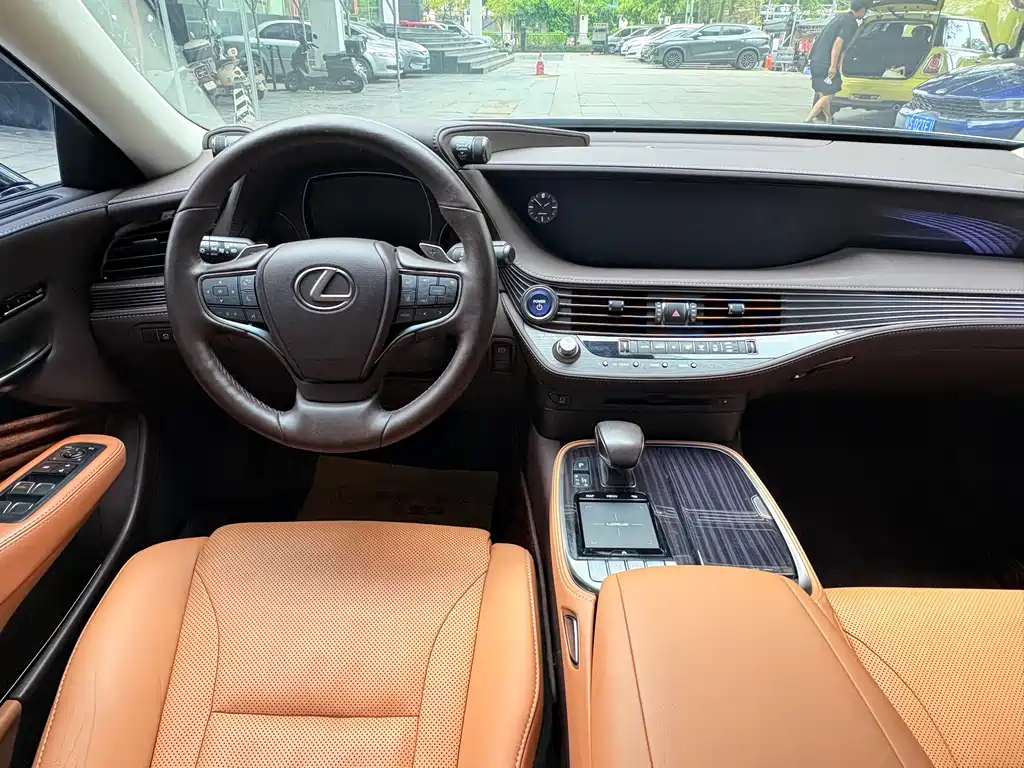 Lexus LS — миниатюра 6