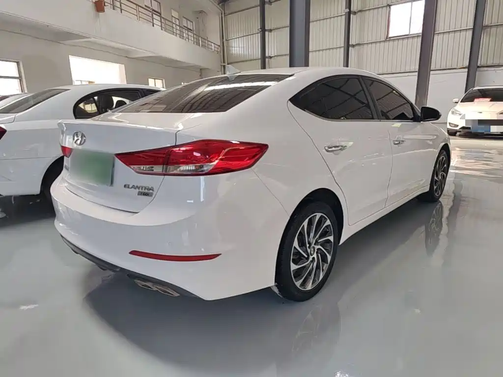 Hyundai Elantra — миниатюра 7