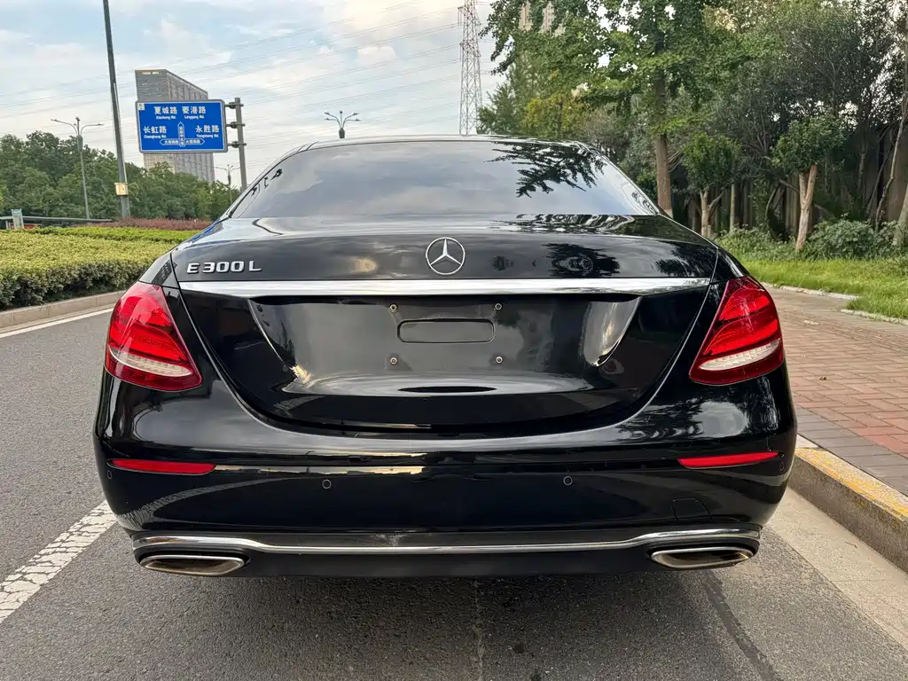 Mercedes-Benz E-Class — миниатюра 4