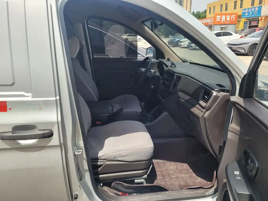 Wuling V 2021 1.5L LAR