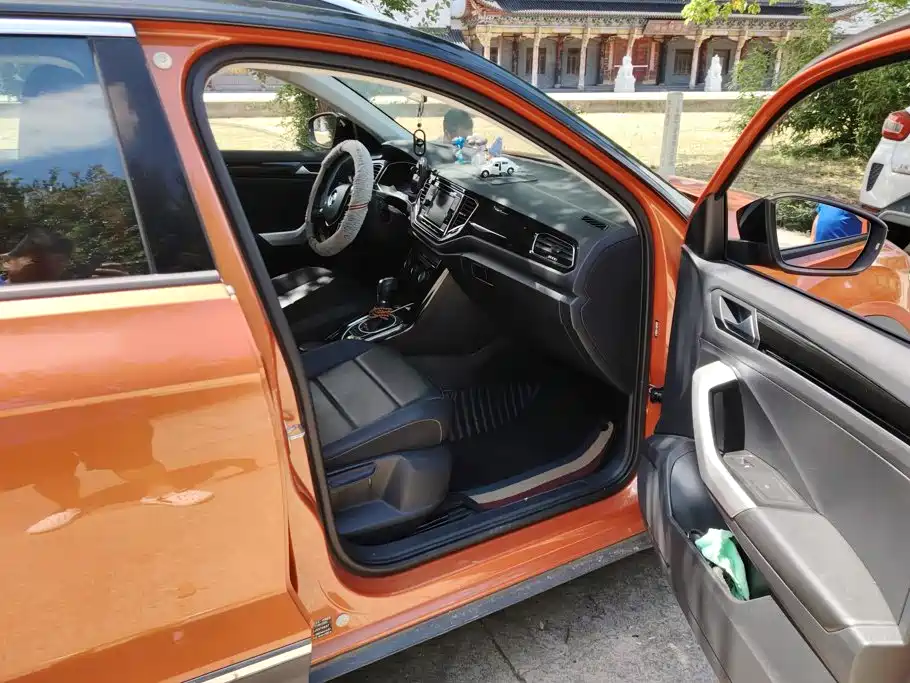 Volkswagen T-Roc — миниатюра 8
