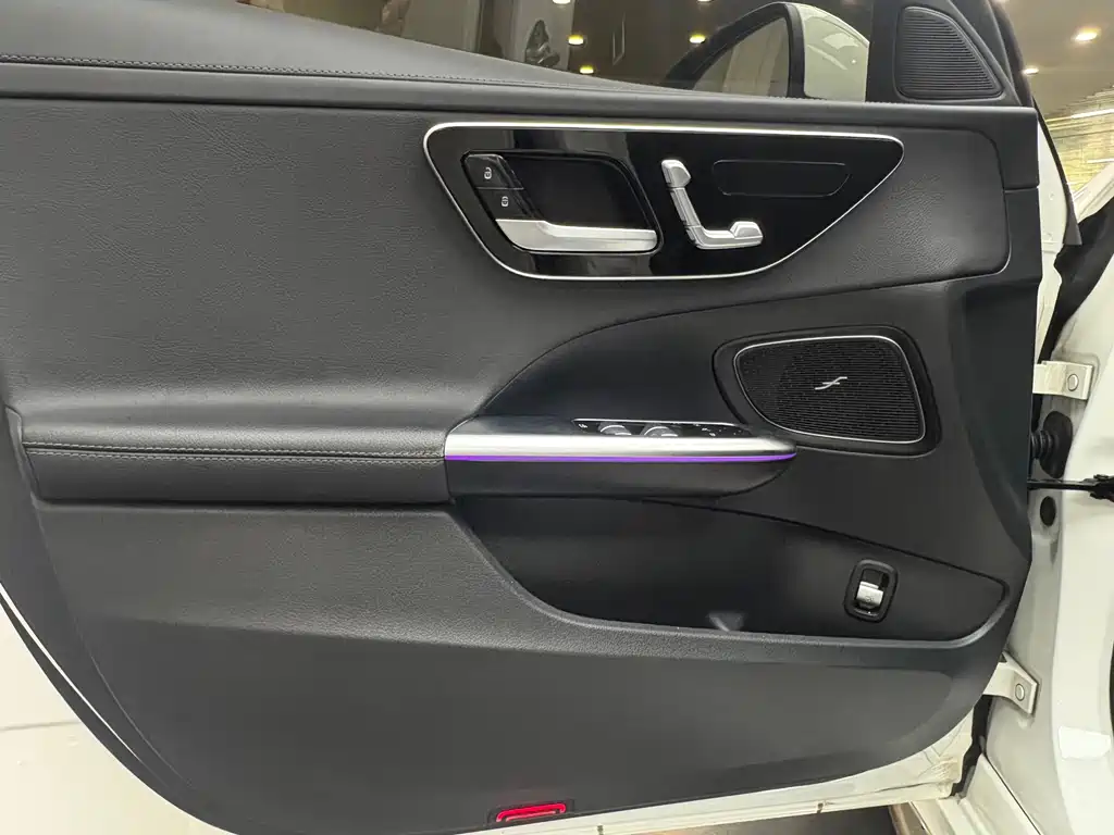 Mercedes-Benz C-Class — миниатюра 11