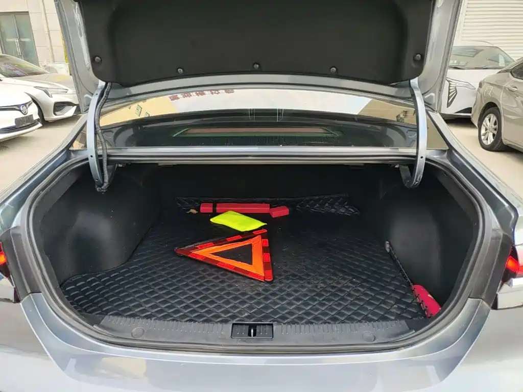 Roewe i6 MAX New Energy — миниатюра 19