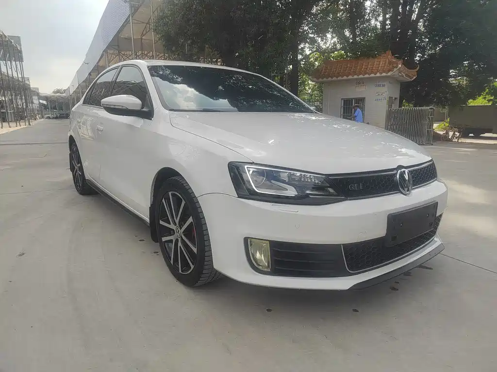 Volkswagen Sagitar 2013 2.0TSI GLI
