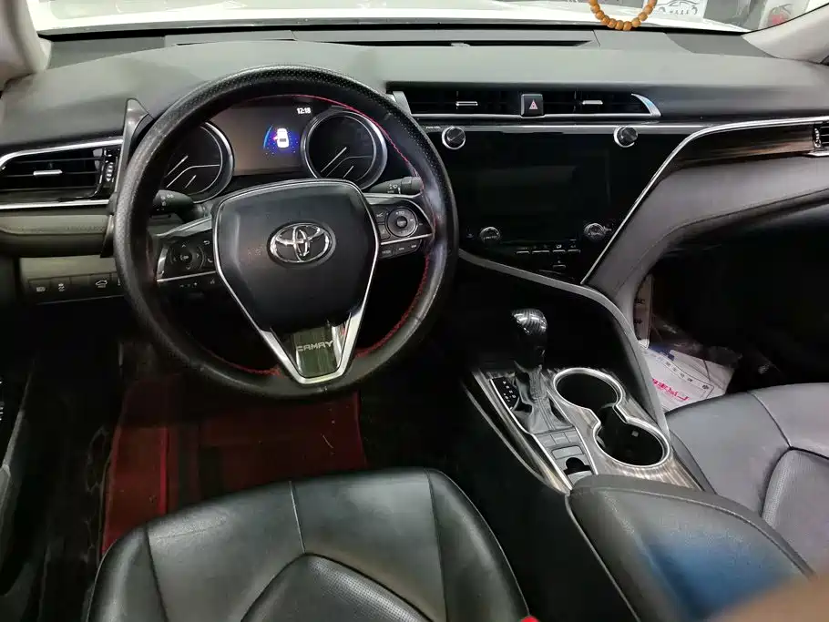 Toyota Camry — миниатюра 12