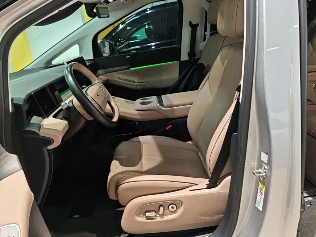 XPeng X9 — миниатюра 15