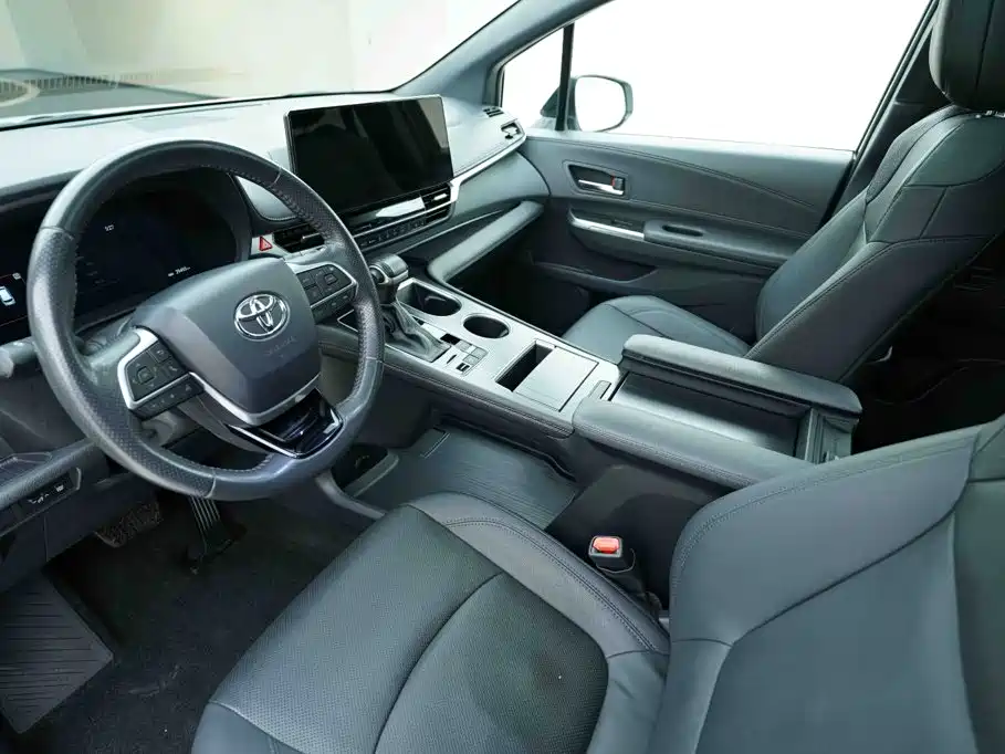 Toyota Sienna — миниатюра 10