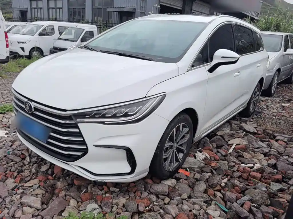 BYD MAX
