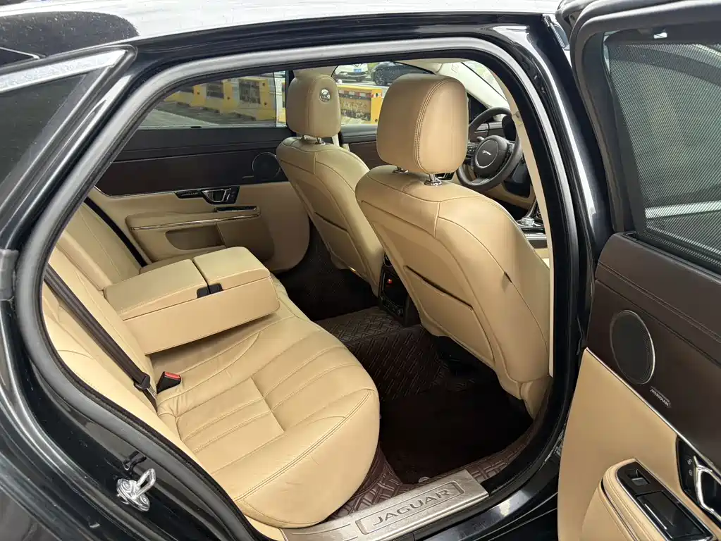 Jaguar XJ — миниатюра 12