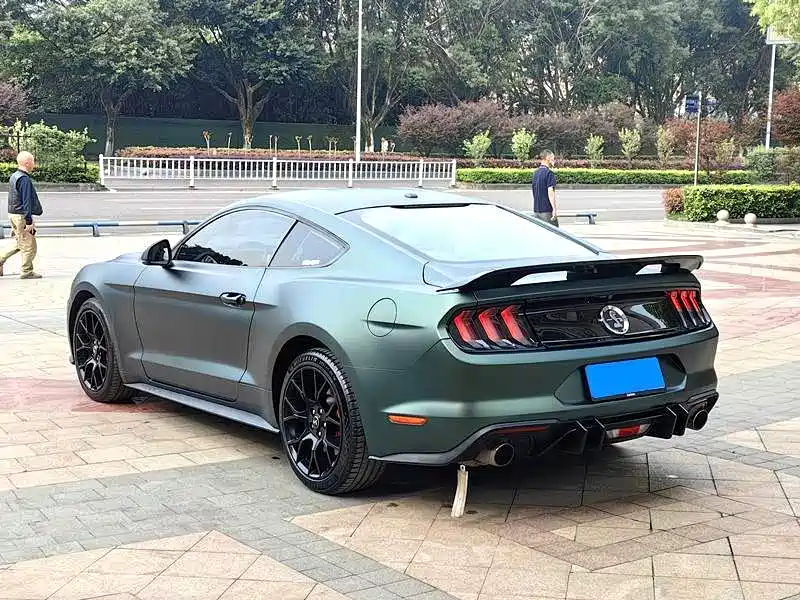 FORD MUSTANG