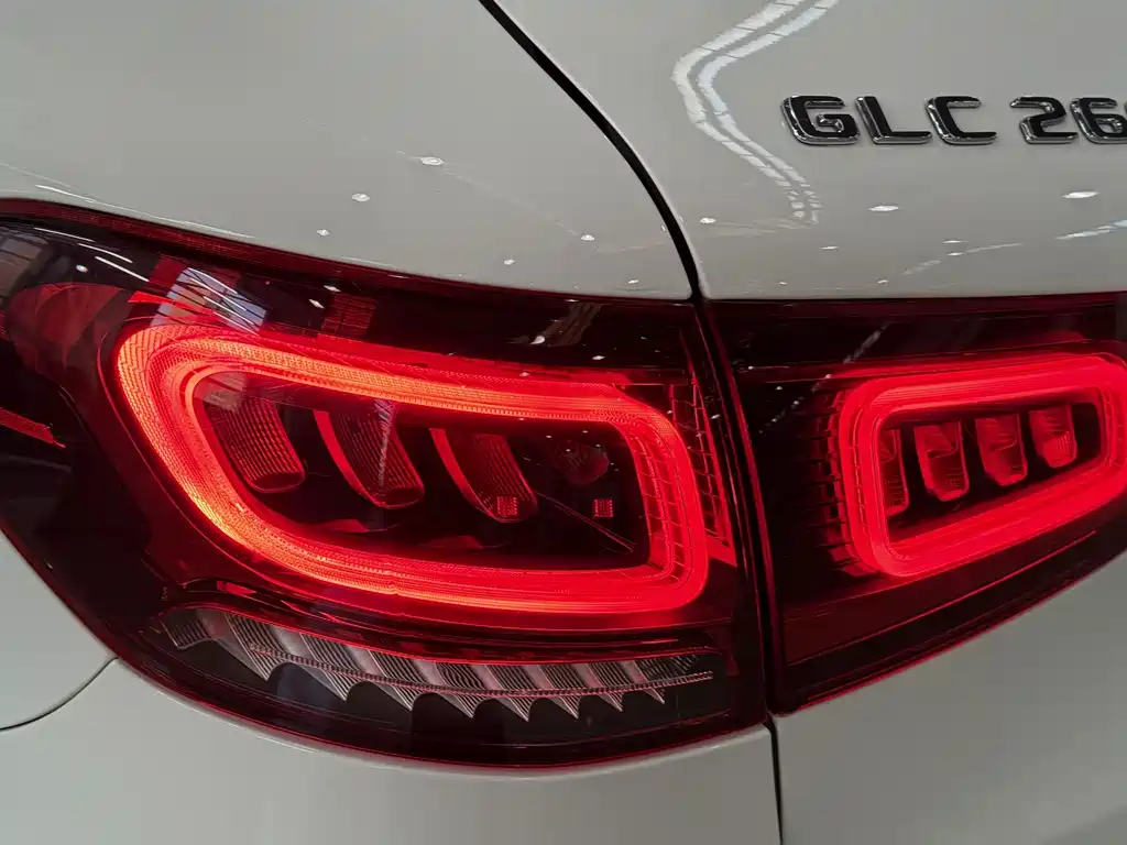 MERCEDES-BENZ GLC