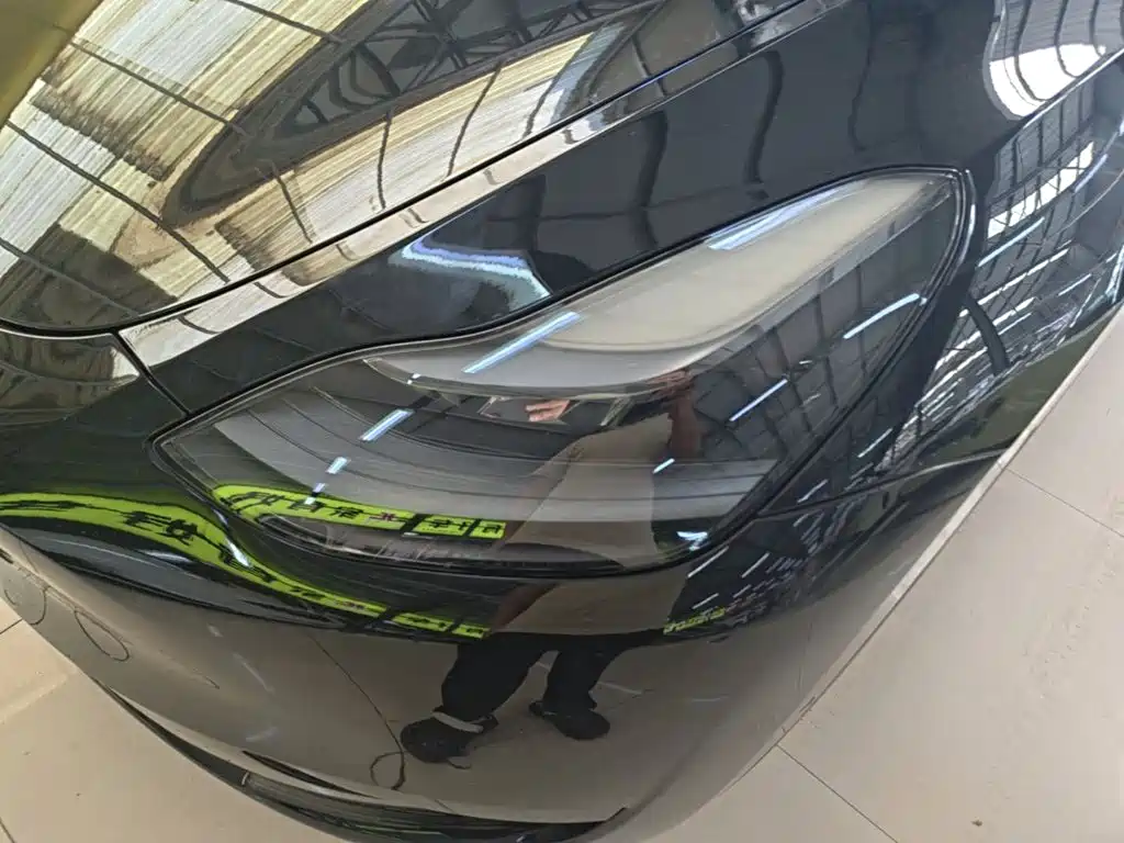 Tesla Model Y — миниатюра 24