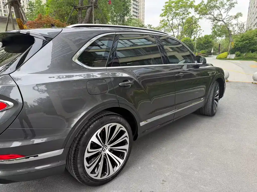 Bentley Bentayga — миниатюра 6
