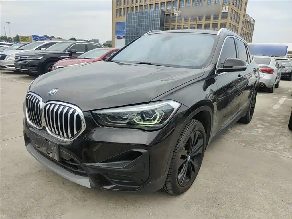 Купить BMW X1