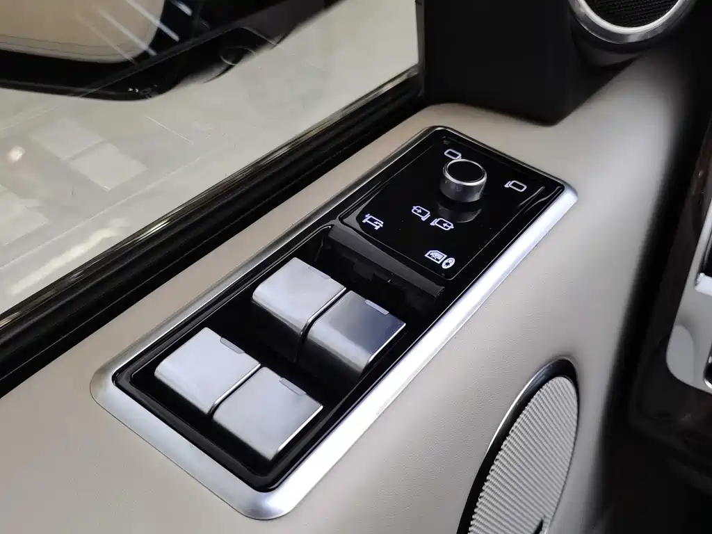 Land Rover Range Rover — миниатюра 14