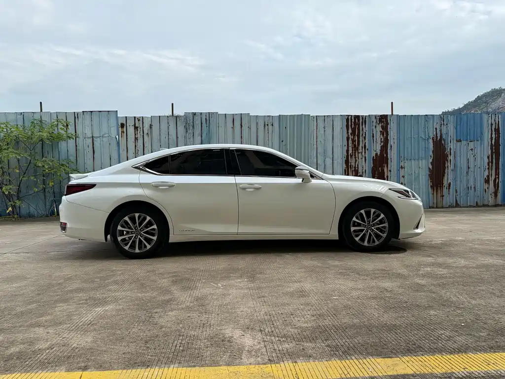 Lexus ES — миниатюра 10
