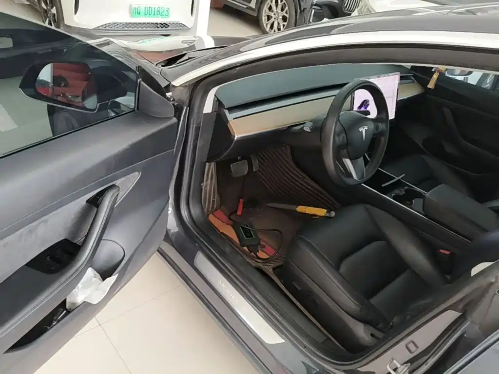 Tesla Model 3 — миниатюра 16