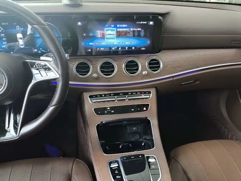 Mercedes-Benz E-Class — миниатюра 13