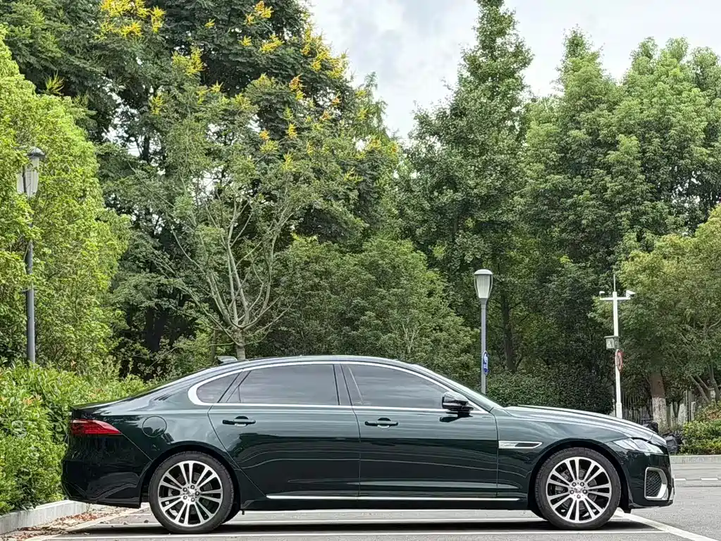 Jaguar XFL — миниатюра 3