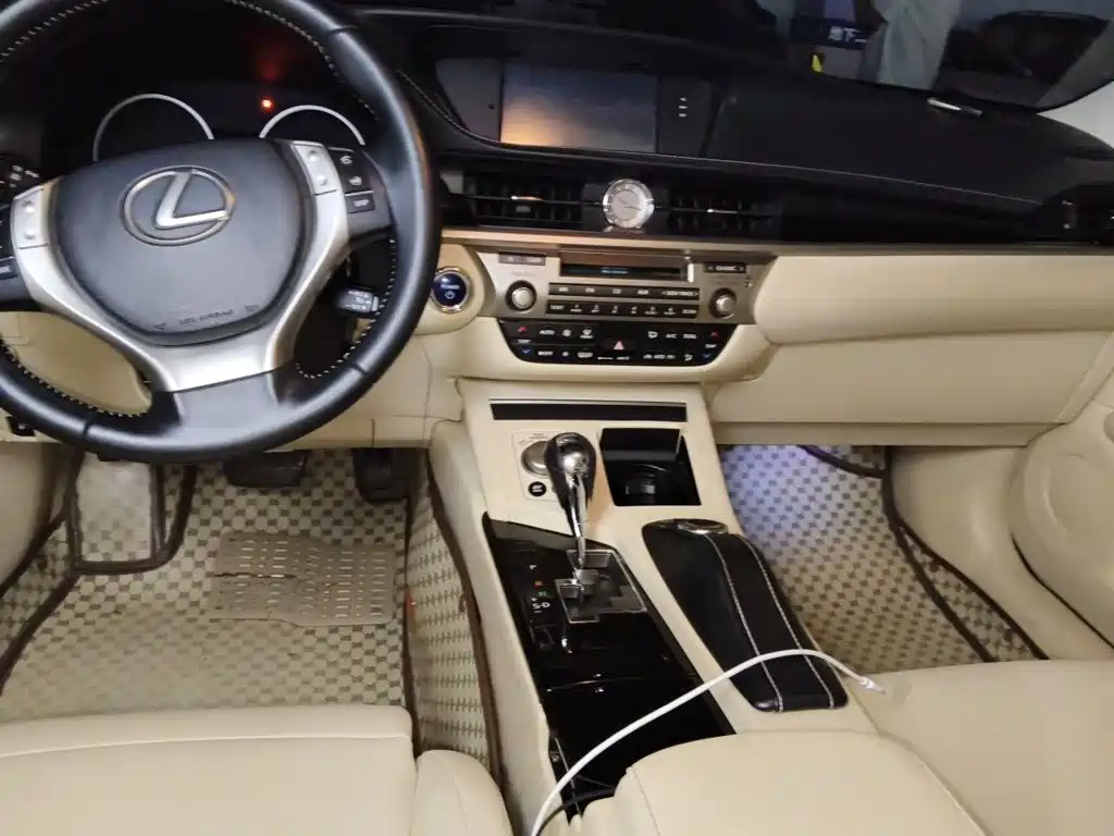 Lexus ES — миниатюра 10