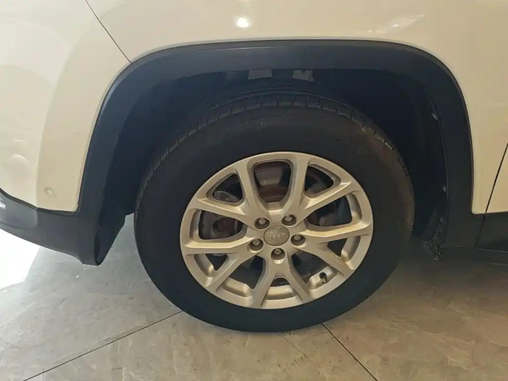 Jeep Cherokee — миниатюра 23