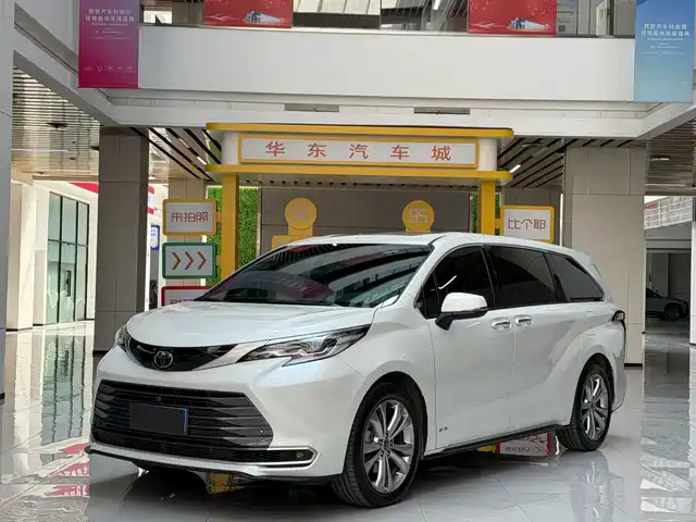 TOYOTA SIENNA 2024