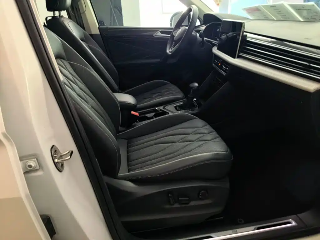 Volkswagen Tiguan L — миниатюра 25