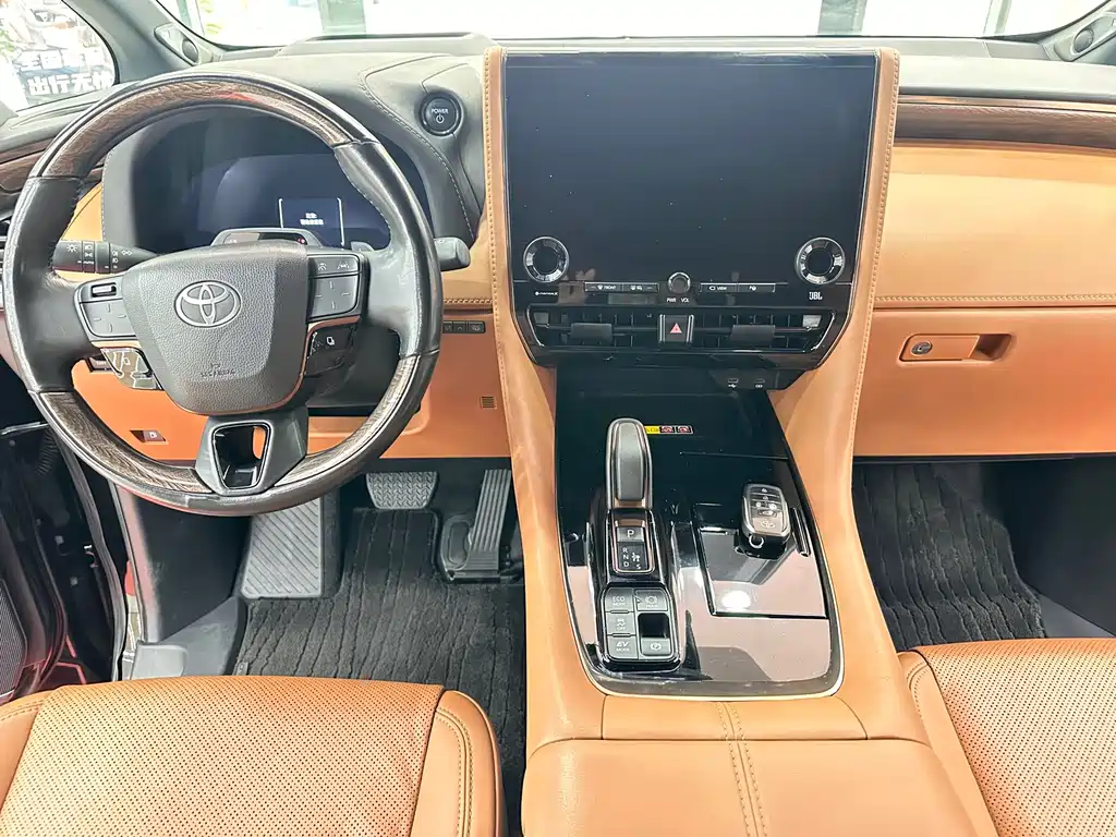 Toyota Alphard — миниатюра 8