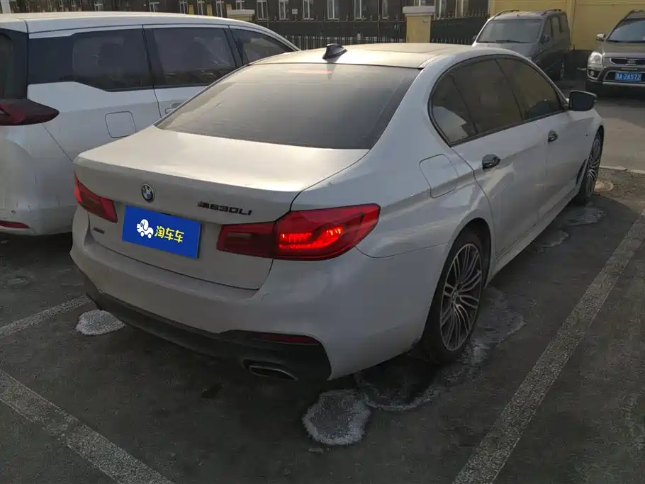 BMW 5 SERIES