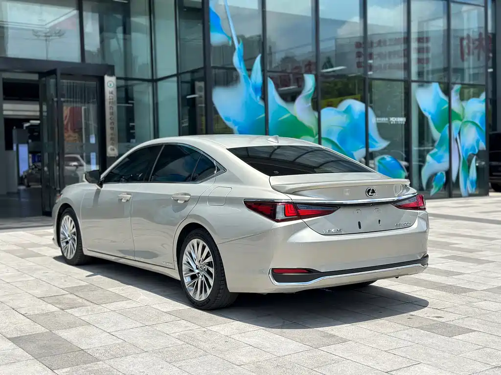 Lexus ES — миниатюра 2