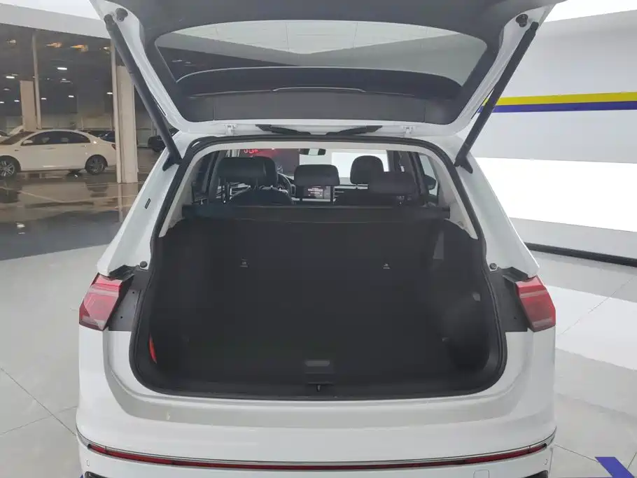 Volkswagen Tiguan L PHEV — миниатюра 4