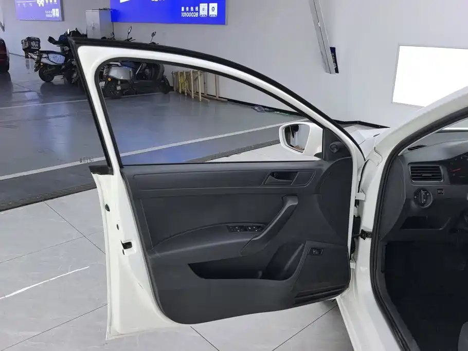 Volkswagen Santana — миниатюра 7