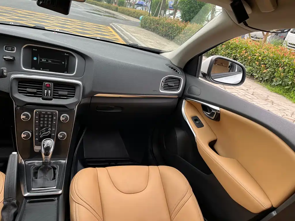 Volvo V40 — миниатюра 18