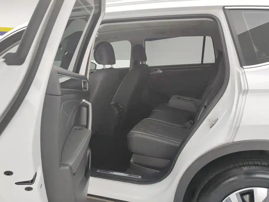 Volkswagen Tiguan L PHEV — миниатюра 11