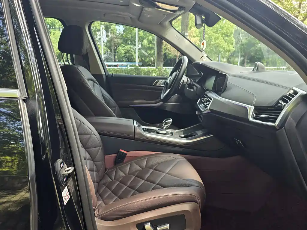 BMW X5 2022 xDrive 30Li Premium M Sport
