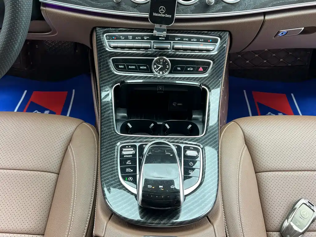 Mercedes-Benz E-Class — миниатюра 21