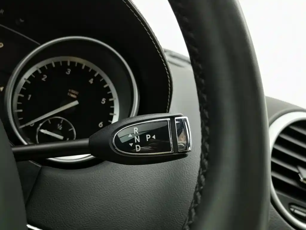 Mercedes-Benz M-Class — миниатюра 13