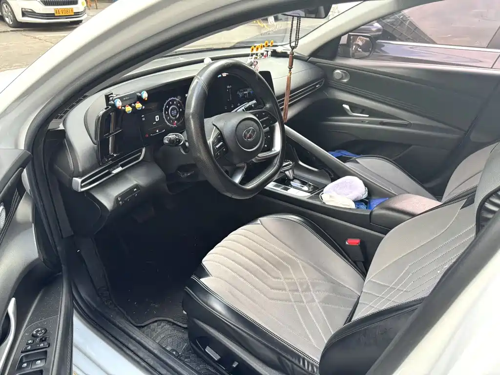 Hyundai Elantra — миниатюра 2